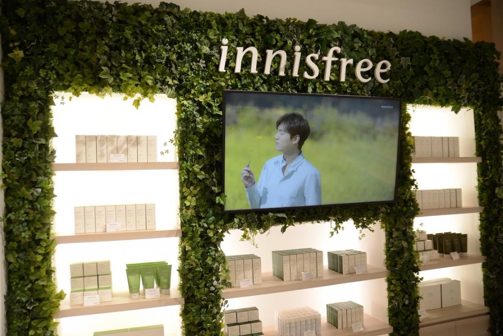 自然派ブランドinnisfreeは現地のディスプレイを再現