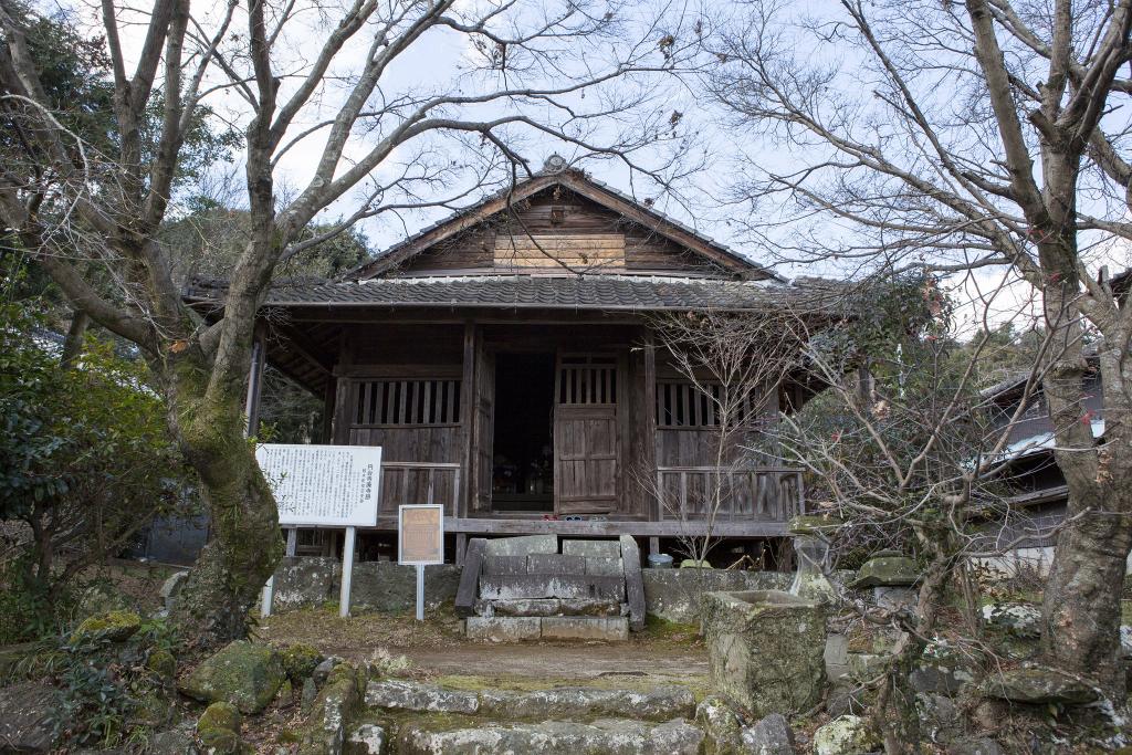 円台寺の十二神将と仁王像