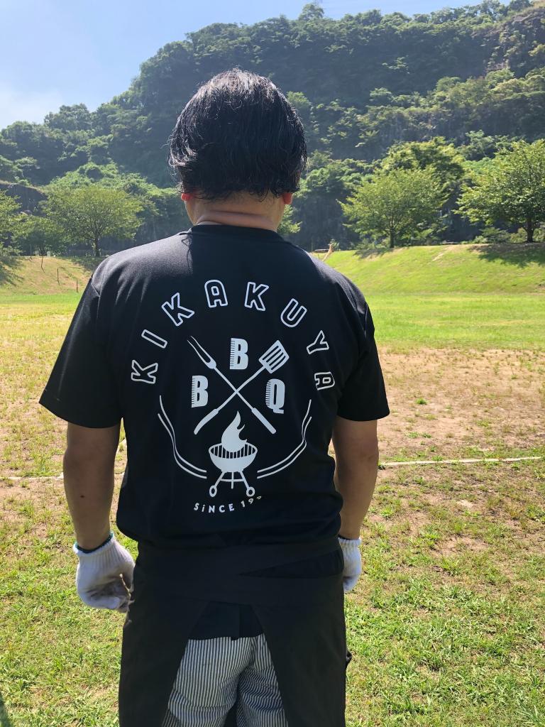 「企画屋BBQ」とプリントされたTシャツを着て、気合い十分！