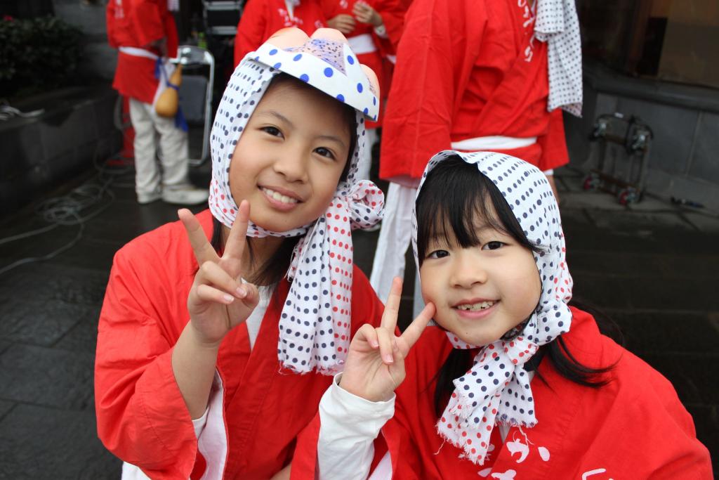 (写真左から)荒木陽愛ちゃんと妃莉ちゃん