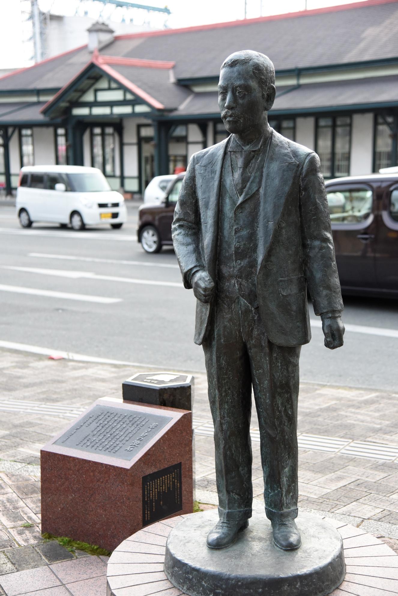 上熊本駅（夏目漱石像）