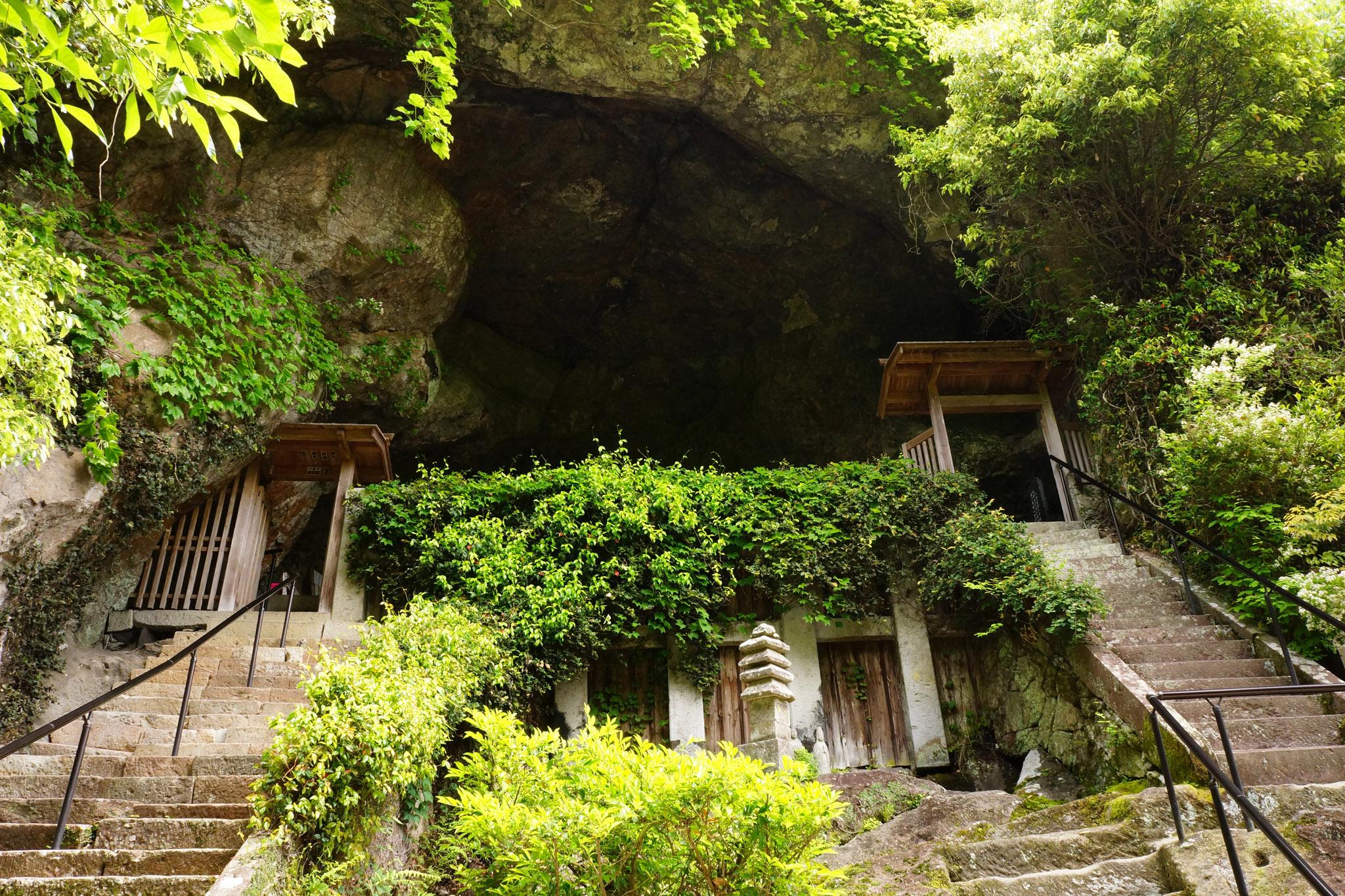 霊巌洞