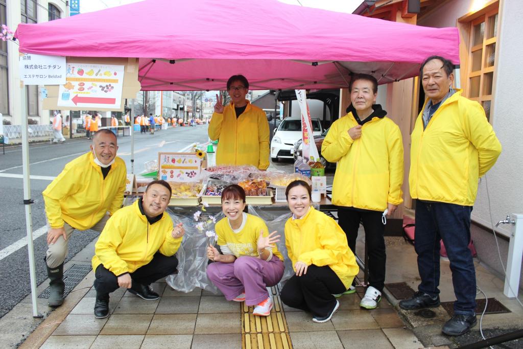 川尻地区で補助食を提供していた皆さん