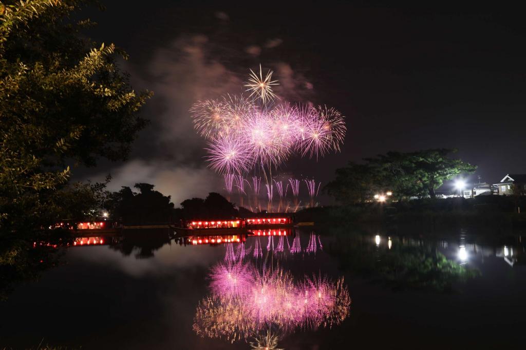 湖西側から見た花火