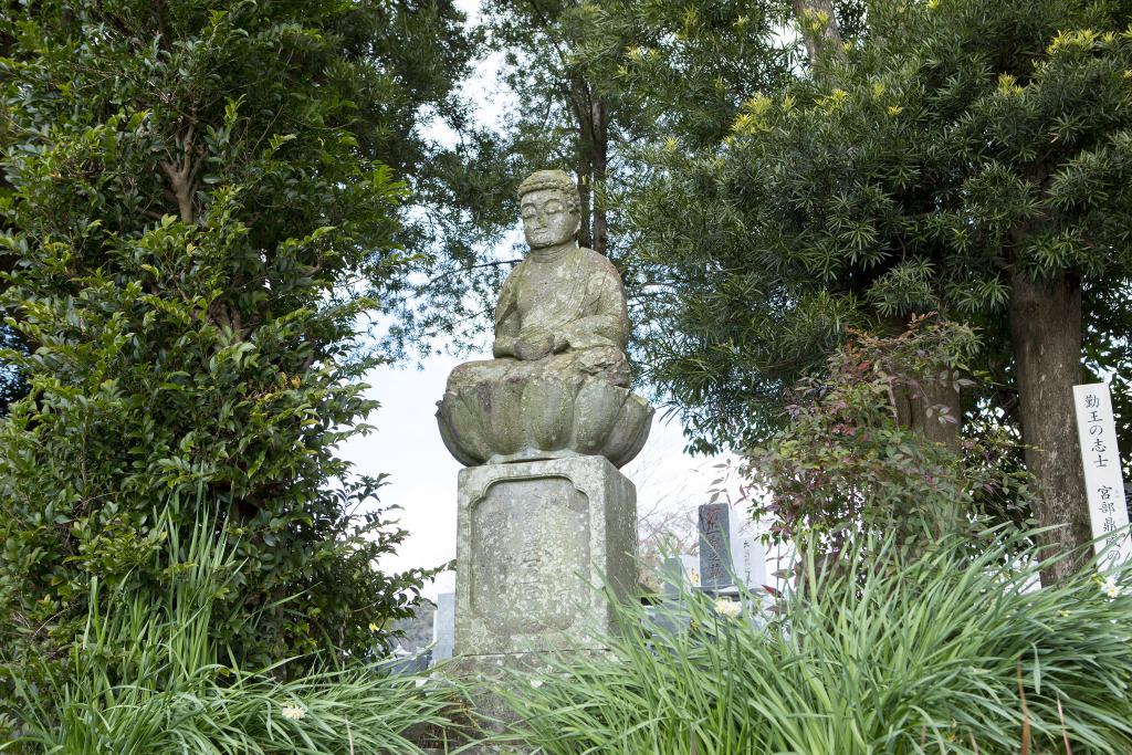 小峯墓地の石仏（八雲関連）