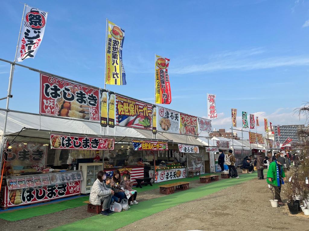 飲食の出展も多数