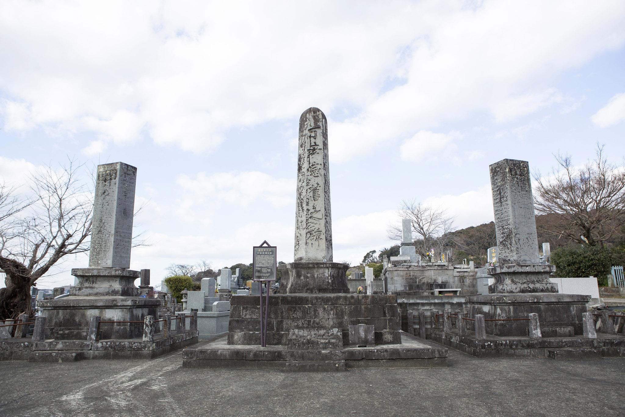 小峯墓地の石仏（八雲関連）