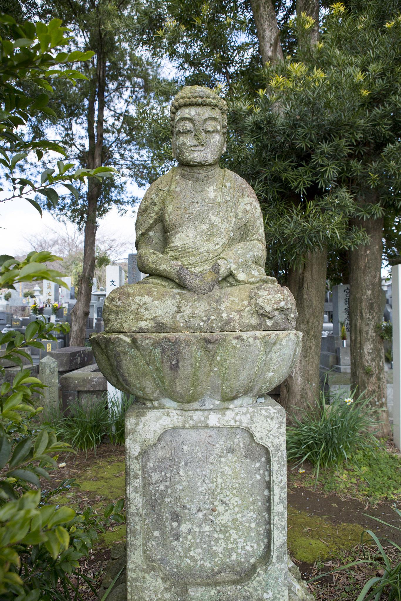 小峯墓地の石仏（八雲関連）