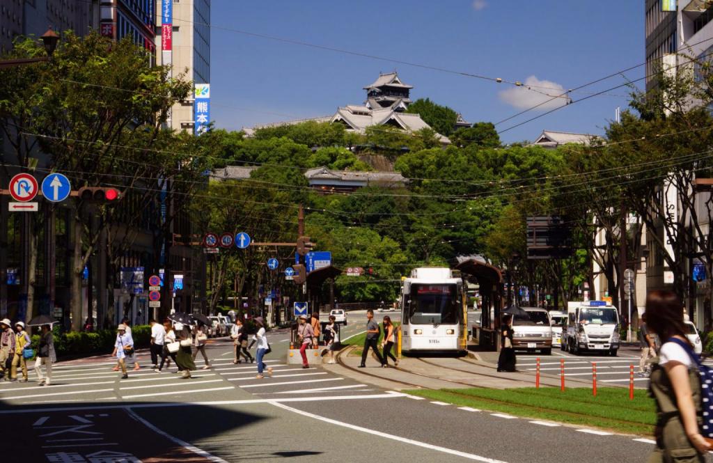 街中を見守る熊本城