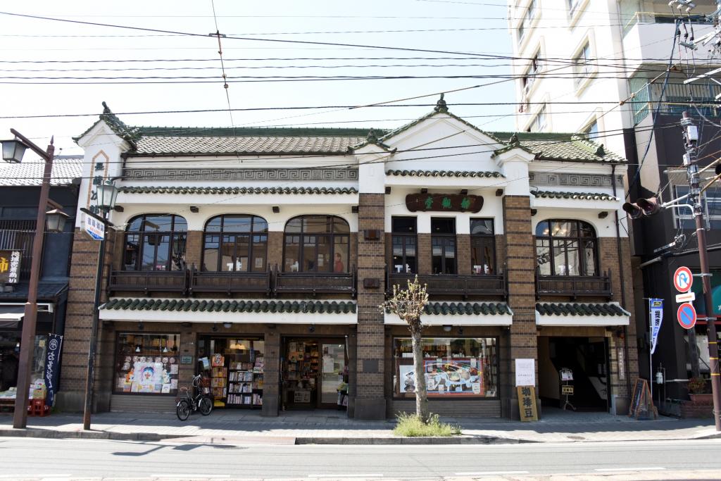 新町・古町の町並み（長崎次郎書店）