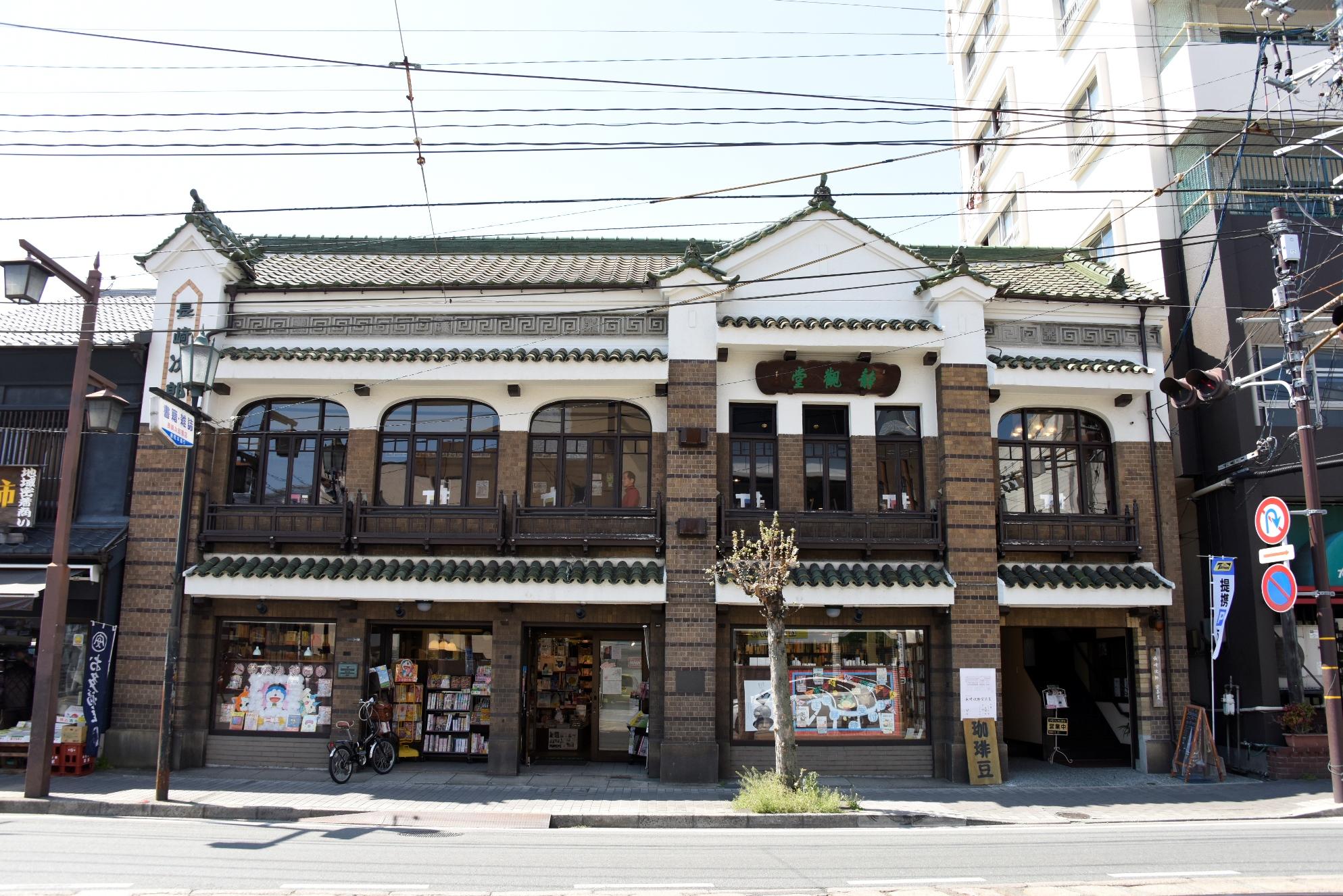 新町・古町の町並み（長崎次郎書店）