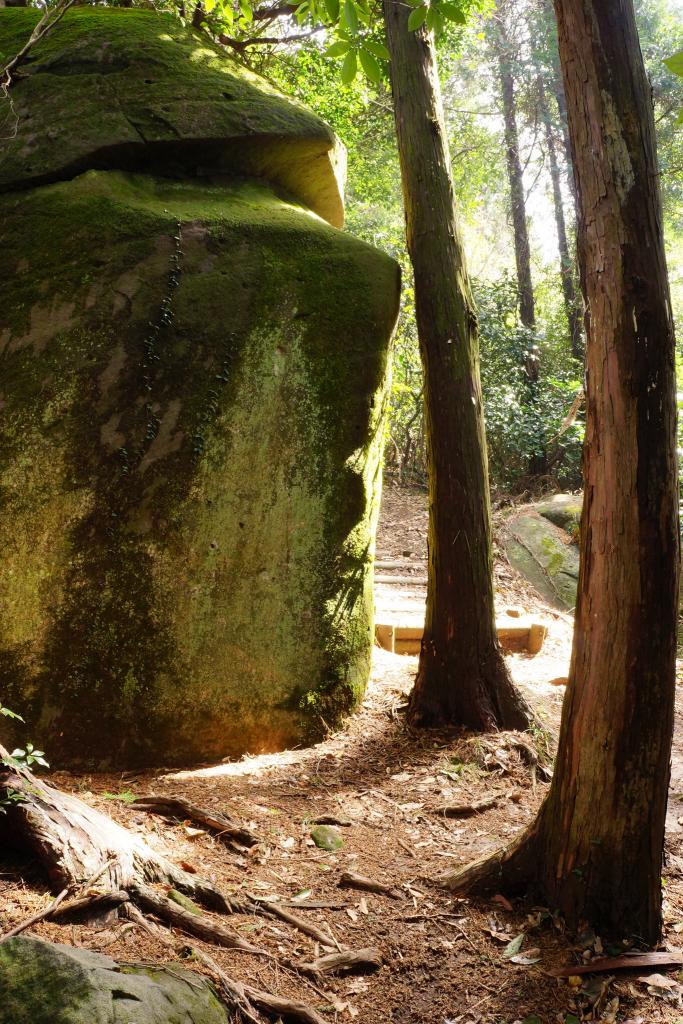 河内の拝ヶ石