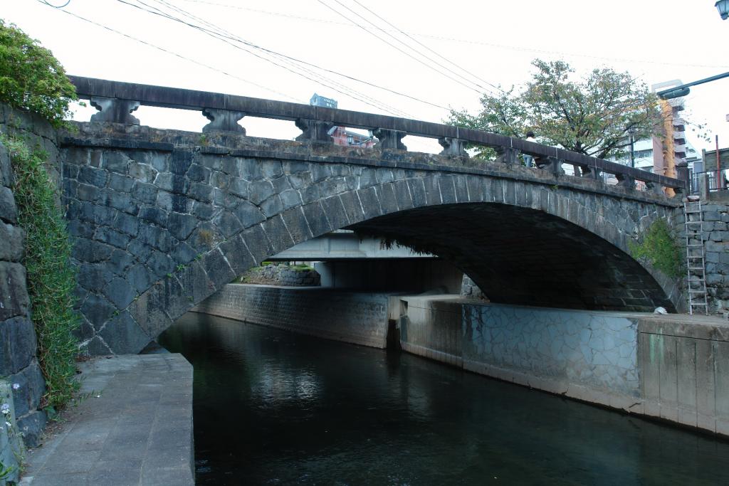 新町・古町の町並み（明八橋）