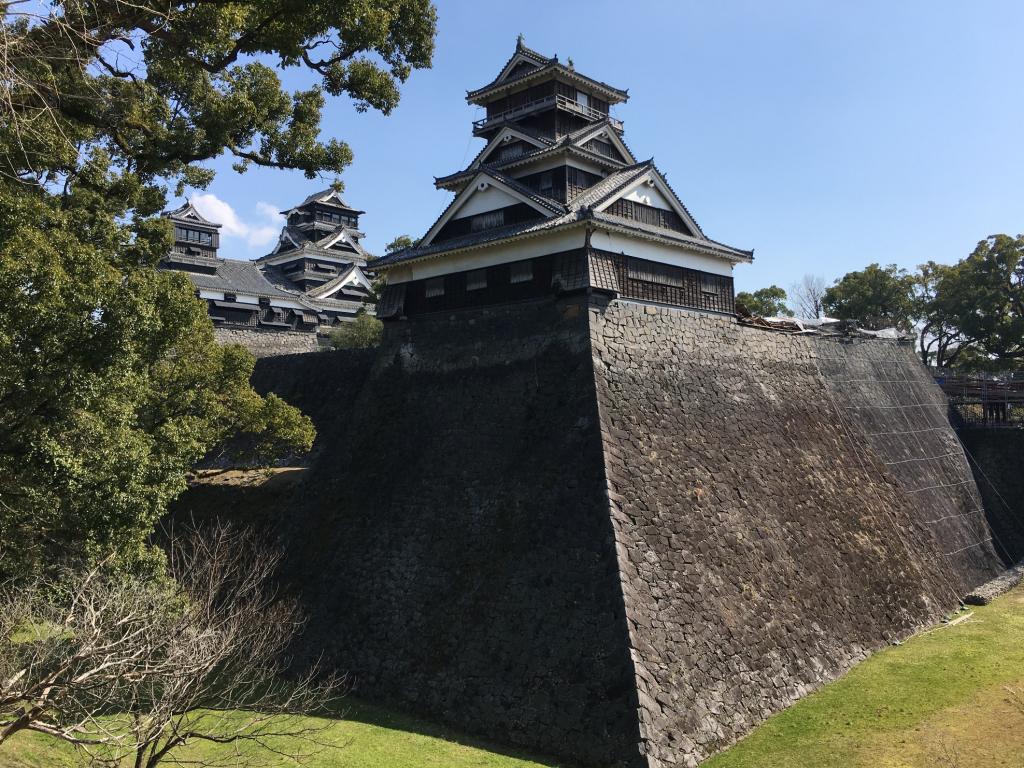 加藤神社から見た宇土櫓と天守閣