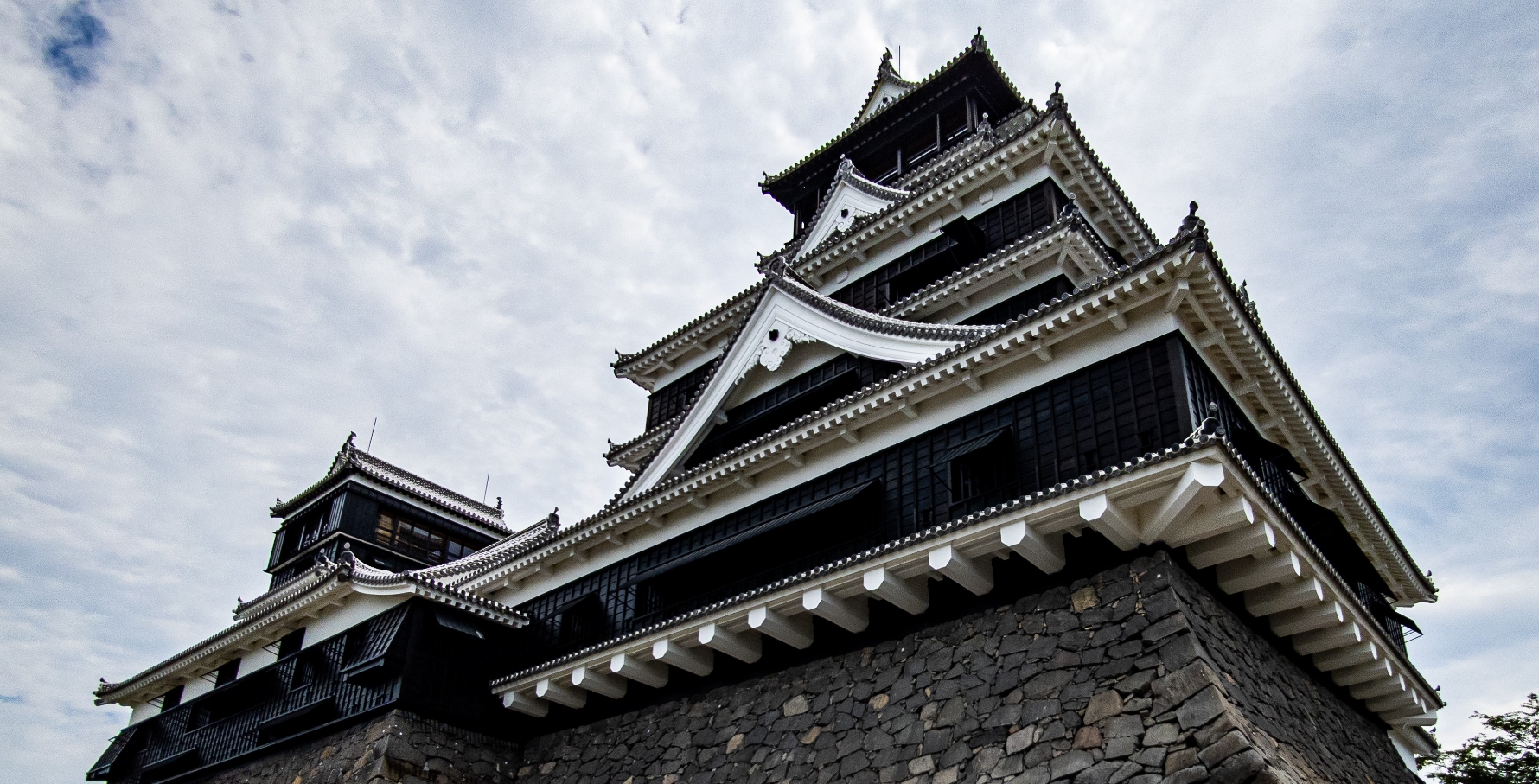 Exploring Suizenji Jojuen Garden & Lake Ezu by Bike