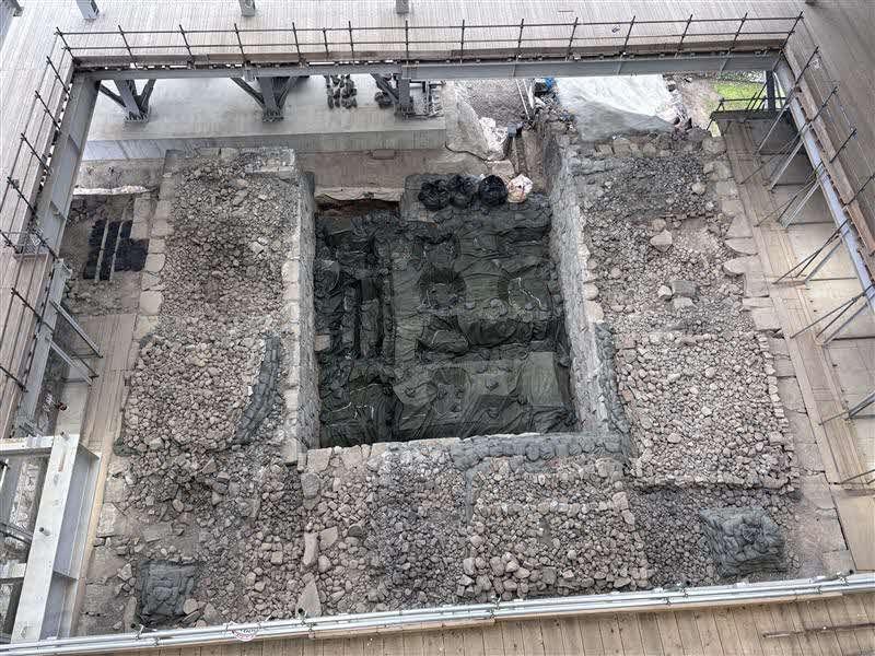 宇土櫓素屋根内部（写真は3月時点）