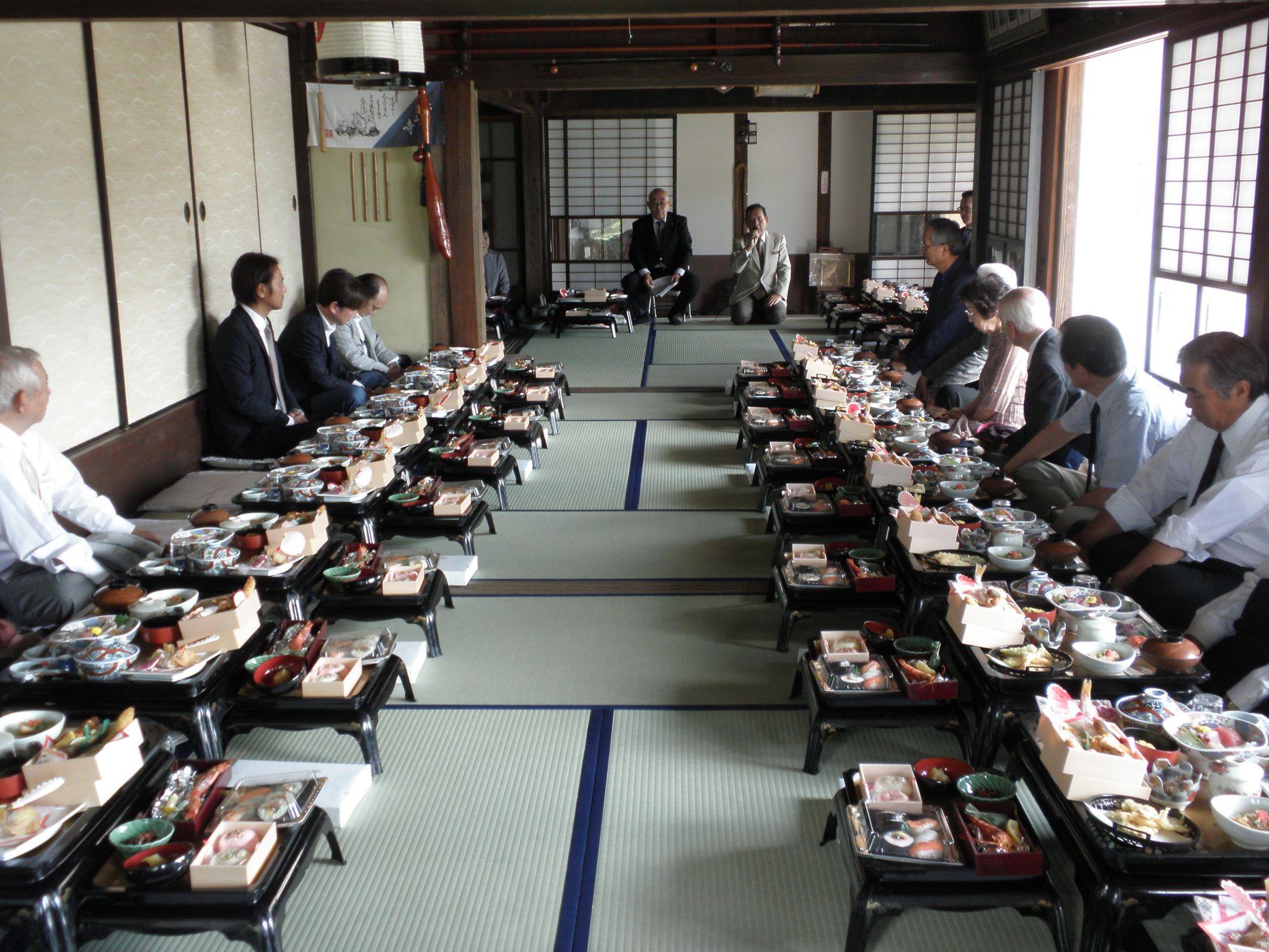 会食の様子