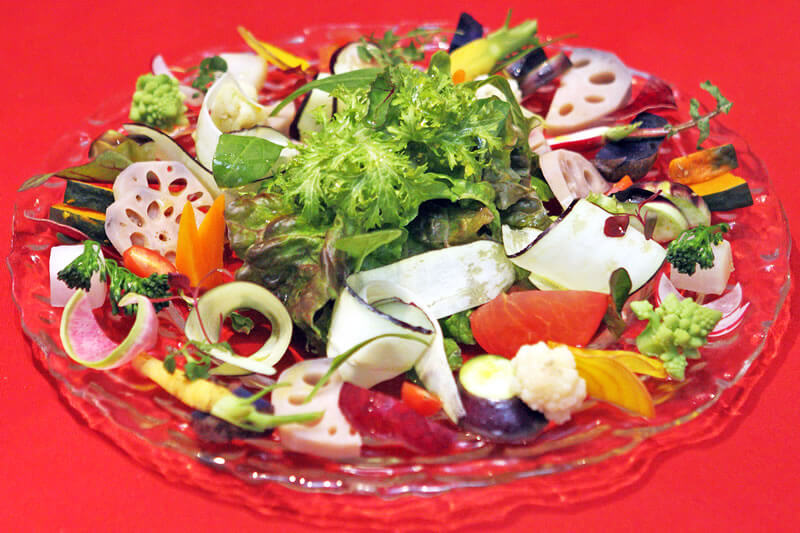 熊本の野菜をふんだんに使ったサラダ
